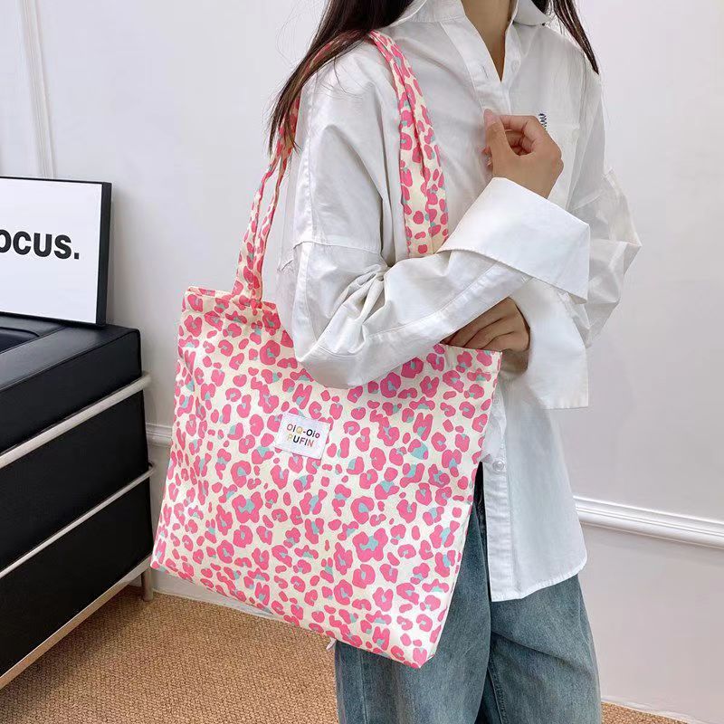 Versatili borse tote leopardat - Interior Design Instagram recensione e prezzo